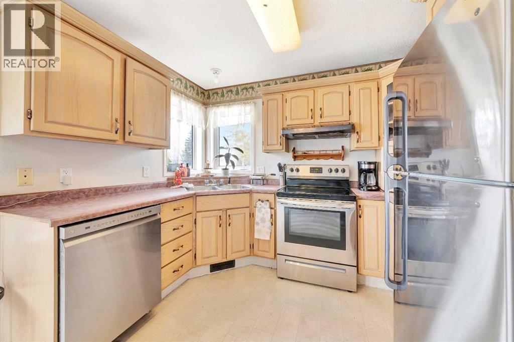 220 1 Avenue E Property Photo 16