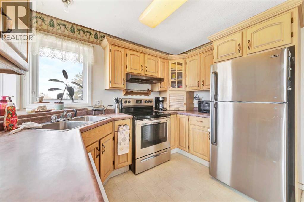 220 1 Avenue E Property Photo 17