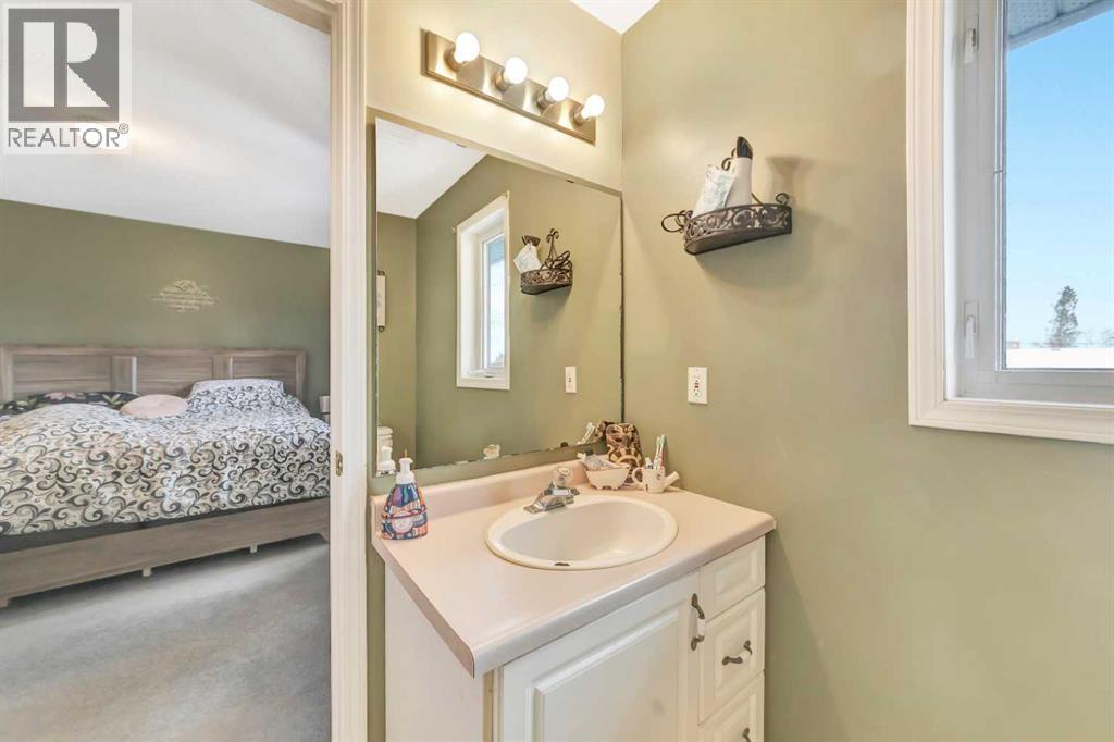 220 1 Avenue E Property Photo 20