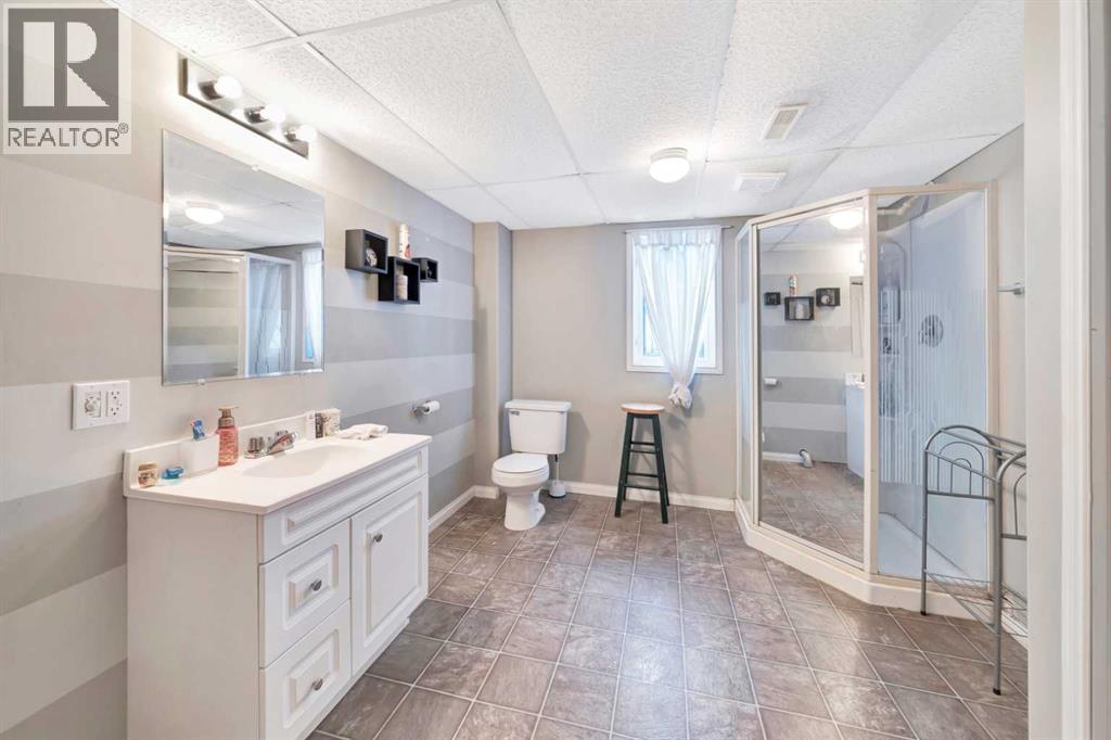 220 1 Avenue E Property Photo 28