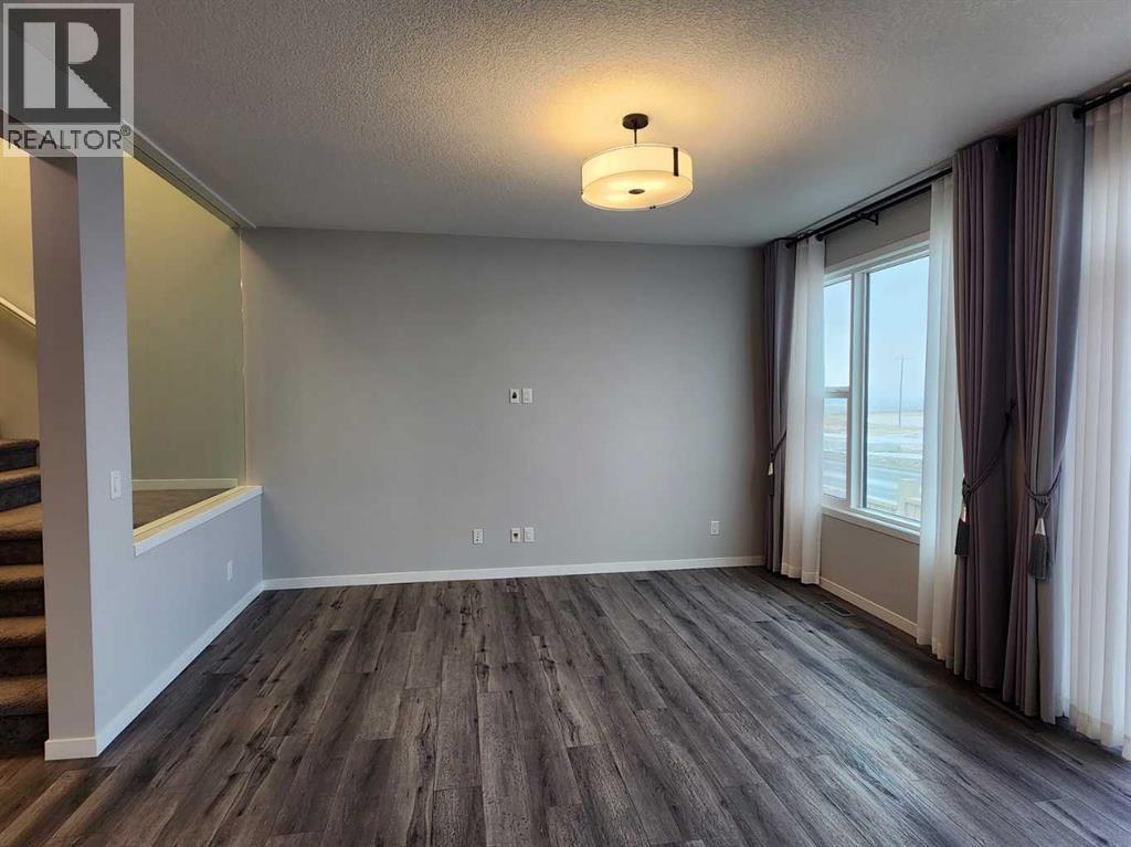 90 Howse Common Ne Property Photo 12