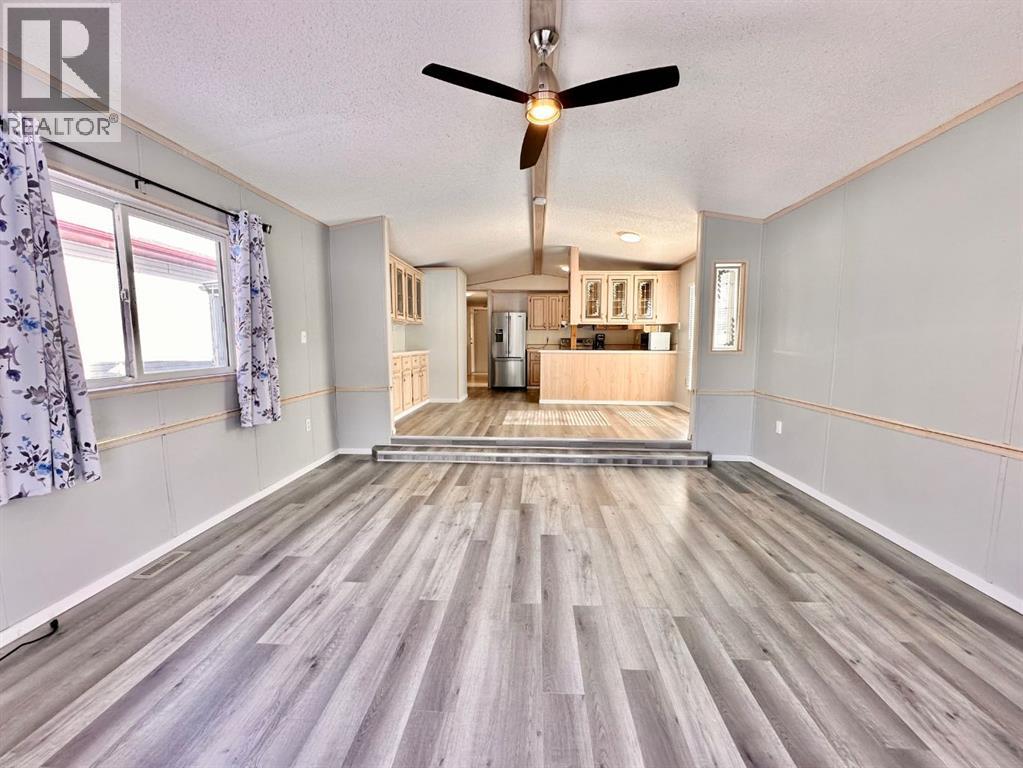 613 Iris Street Property Photo 6