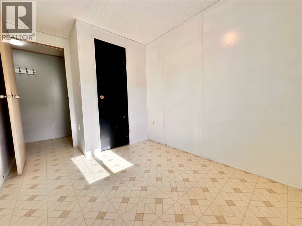 613 Iris Street Property Photo 27