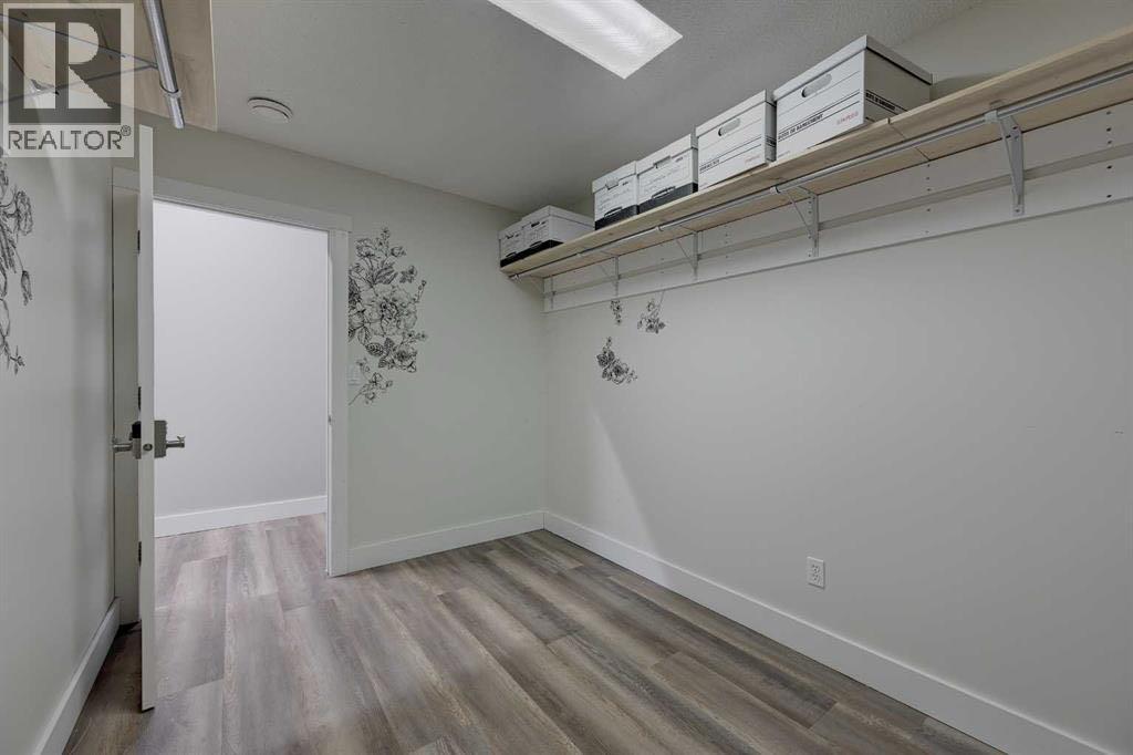 5116 52 Street Property Photo 5