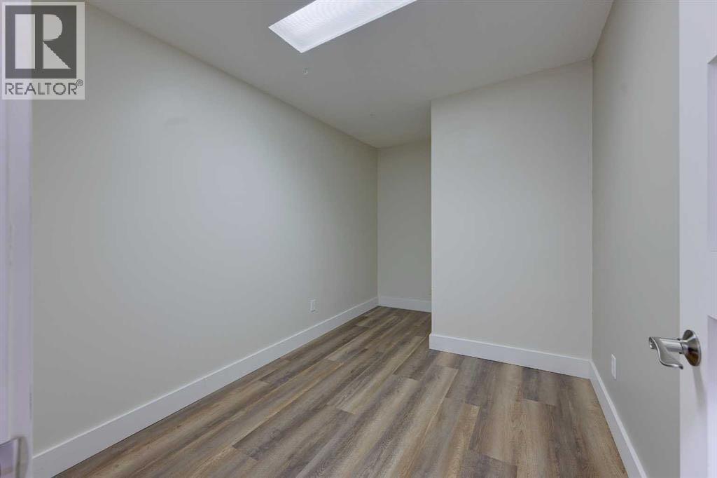 5116 52 Street Property Photo 7