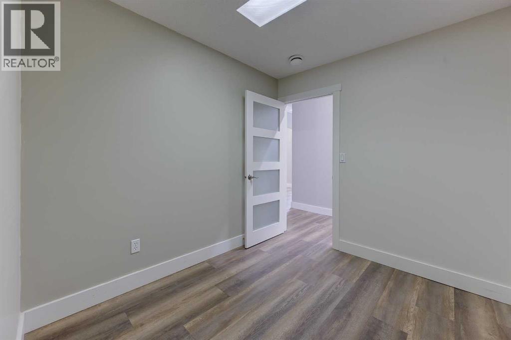 5116 52 Street Property Photo 8
