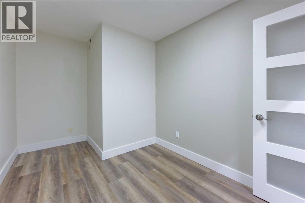 5116 52 Street Property Photo 9