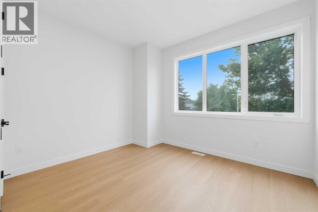 521 15 Avenue Northeast Property Photo 25