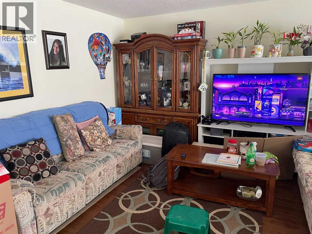 10416 116 Street Property Photo 5