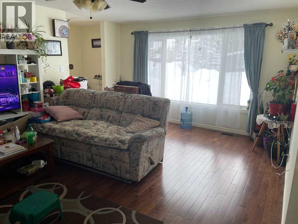 10416 116 Street Property Photo 6