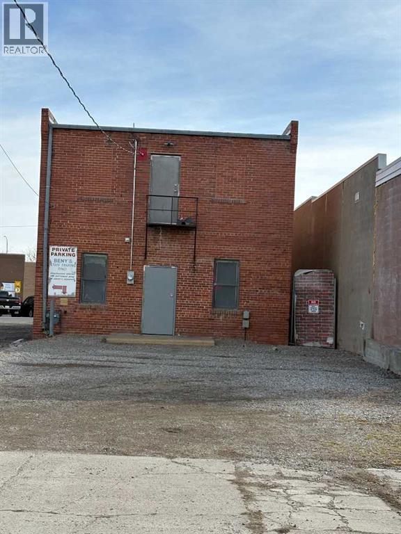 110 8 Street S Property Photo 2