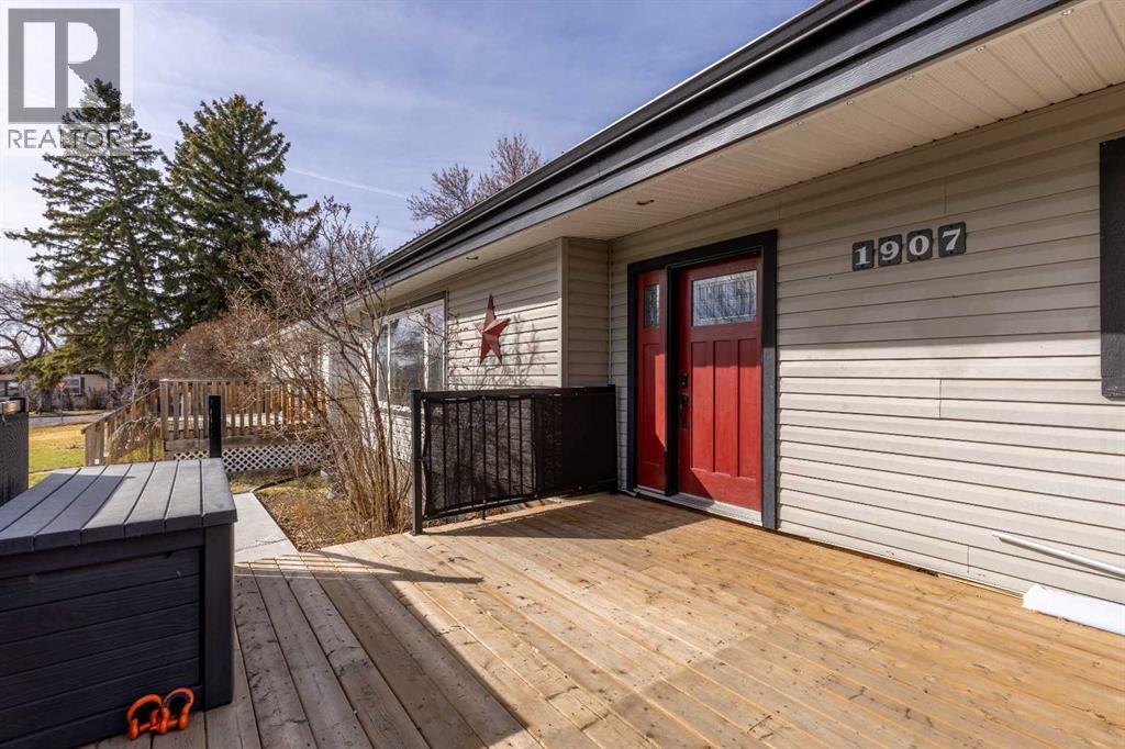 1907 7a Avenue N Property Photo 5