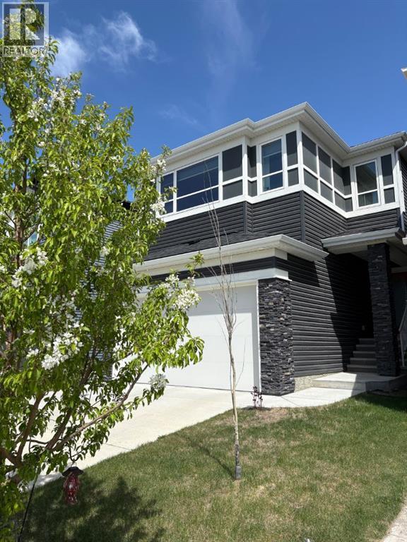 98 Lucas Crescent Nw Property Photo 1