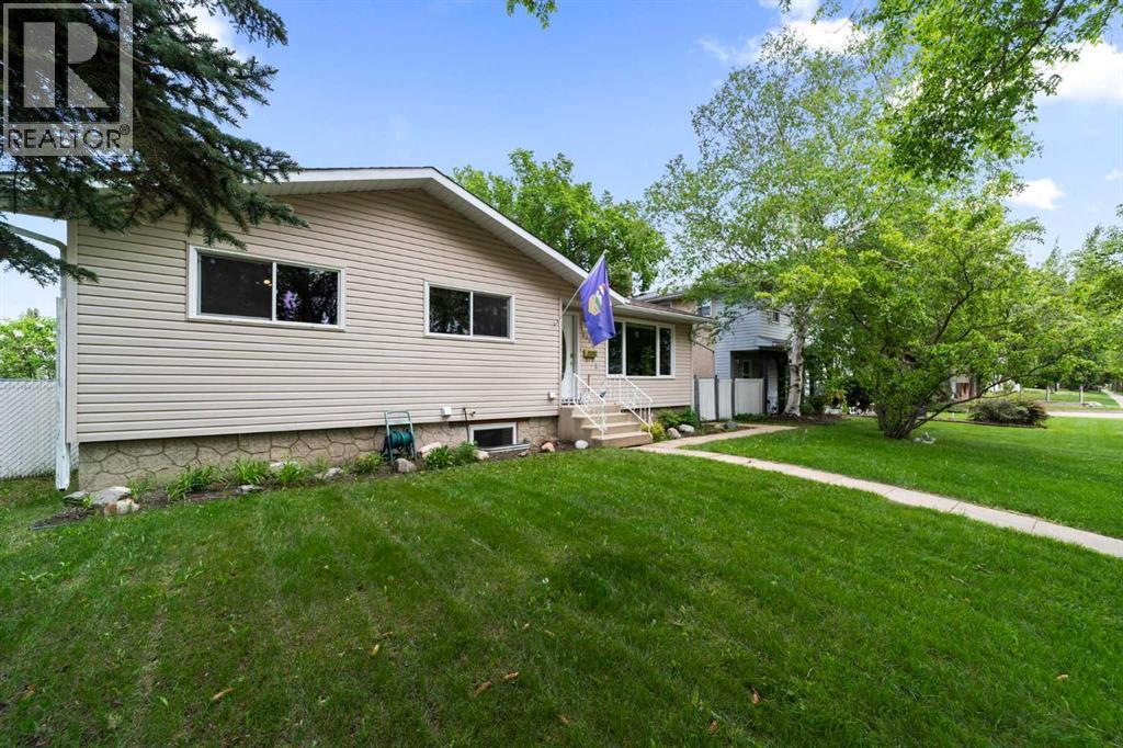 6304 39 Avenue Property Photo 3