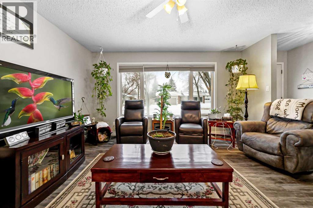 6304 39 Avenue Property Photo 5