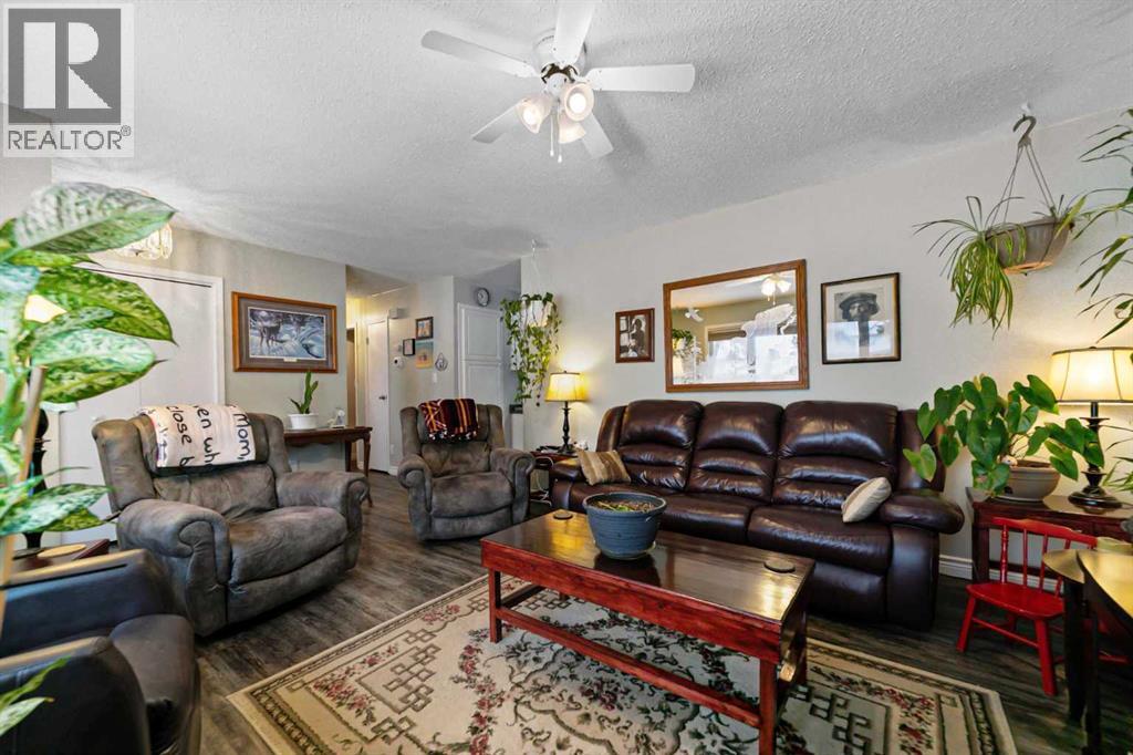 6304 39 Avenue Property Photo 6