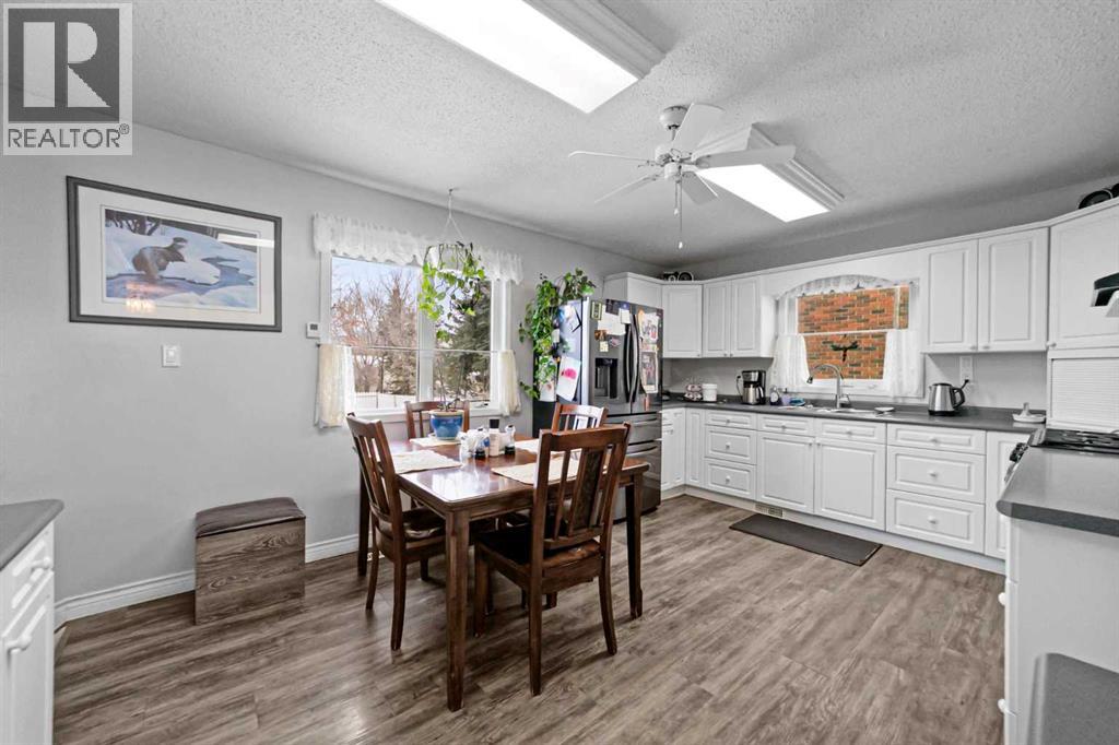 6304 39 Avenue Property Photo 7