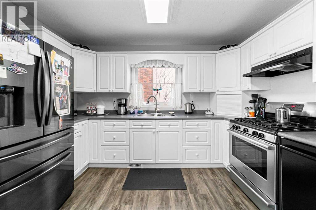 6304 39 Avenue Property Photo 8