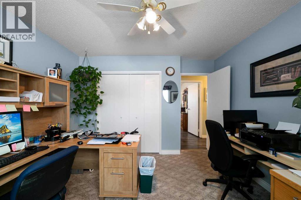 6304 39 Avenue Property Photo 17