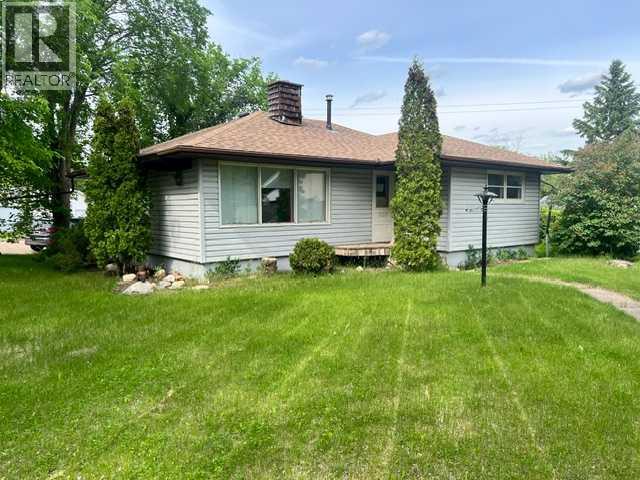 5117 49 Avenue Property Photo 1