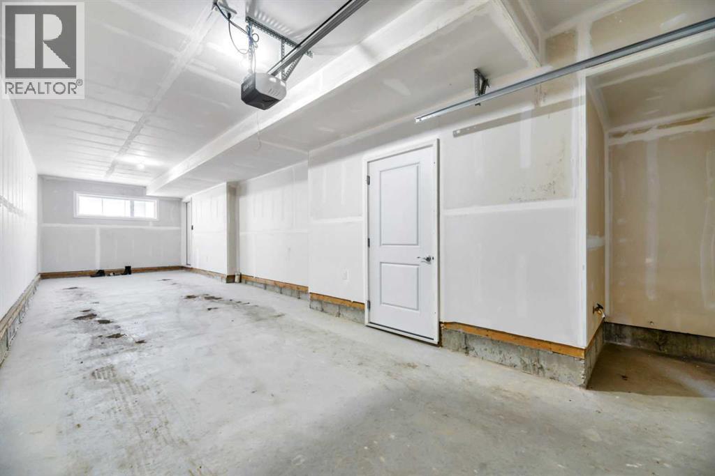 301 Redstone Boulevard Northeast Property Photo 12