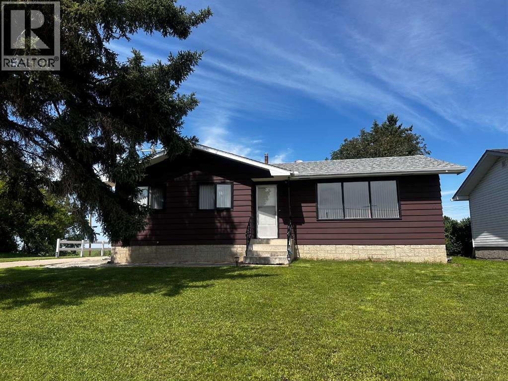 5240 50 Avenue Photo de la propriété 1