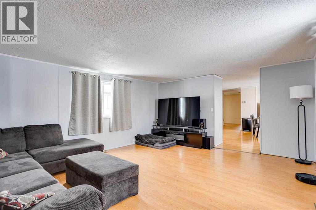 101 Clausen Crescent Property Photo 7