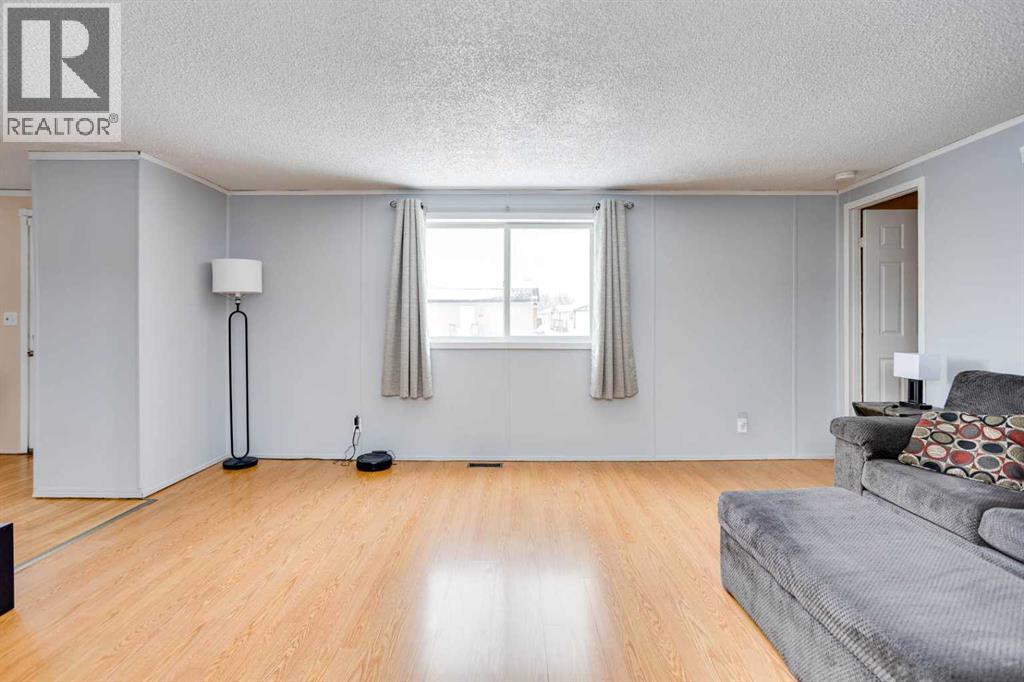 101 Clausen Crescent Property Photo 9