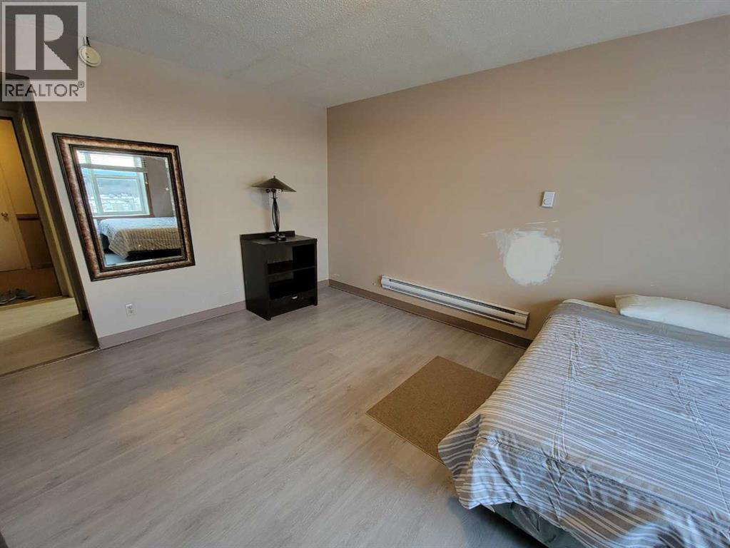 4939 50 Street Property Photo 6