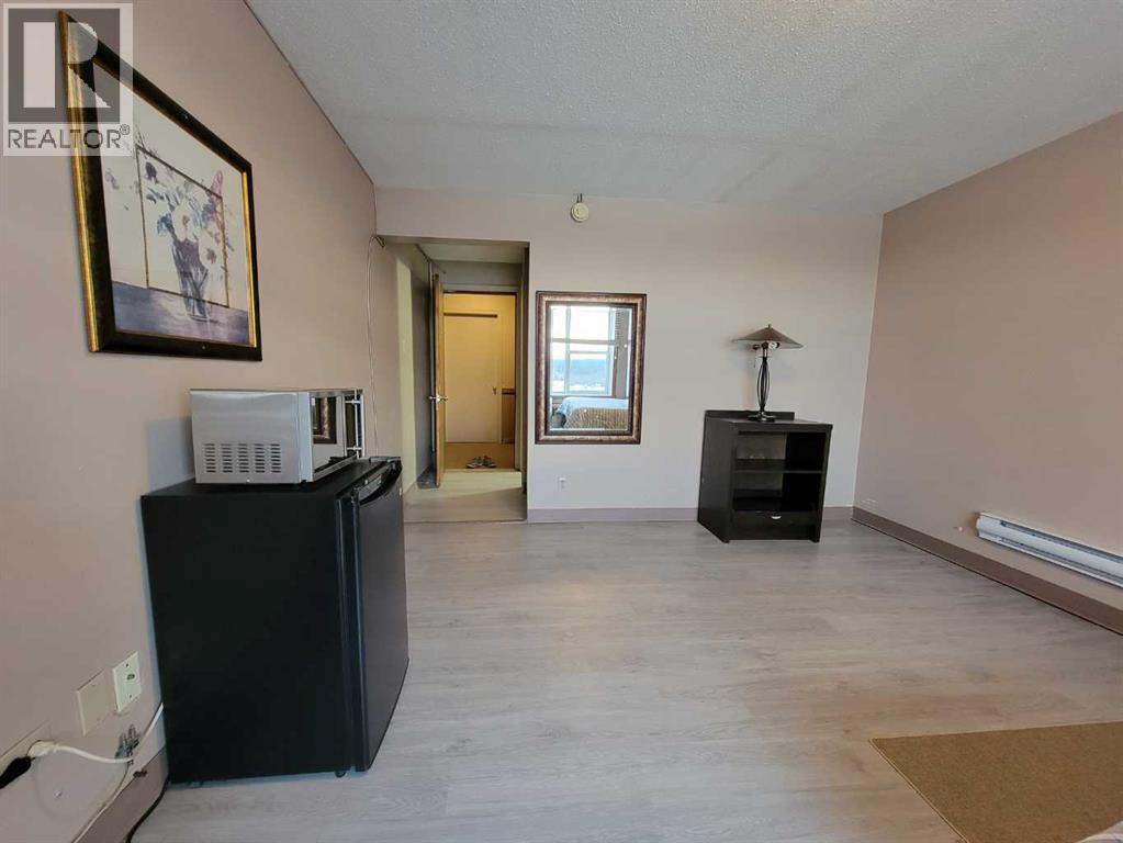 4939 50 Street Property Photo 7