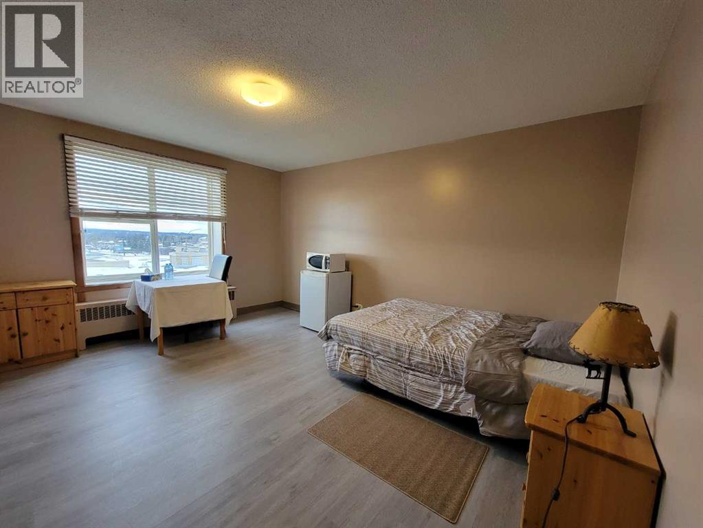 4939 50 Street Property Photo 9