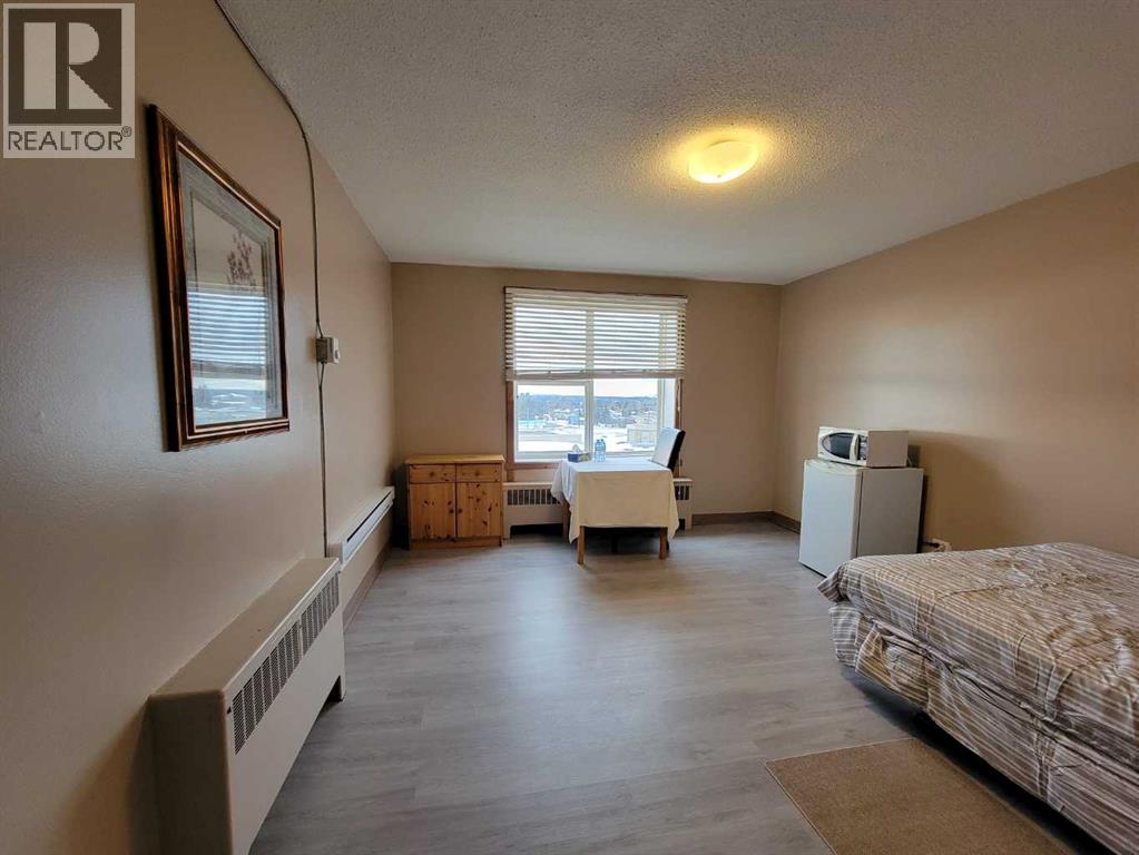 4939 50 Street Property Photo 10