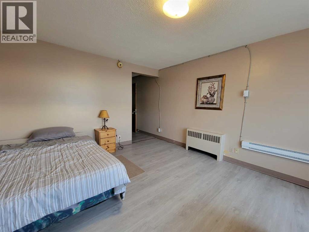 4939 50 Street Property Photo 11