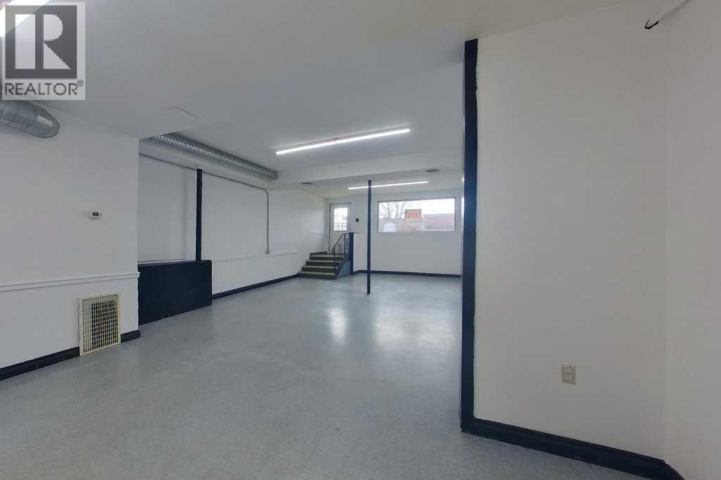 215 Broadway Avenue E Property Photo 3