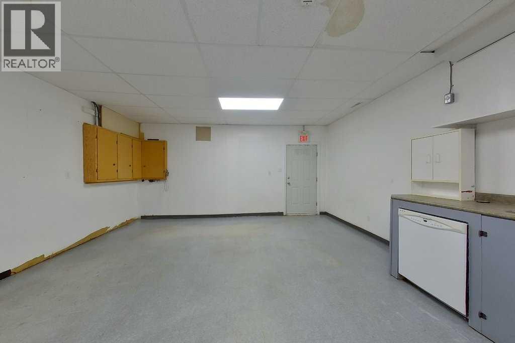 215 Broadway Avenue E Property Photo 4