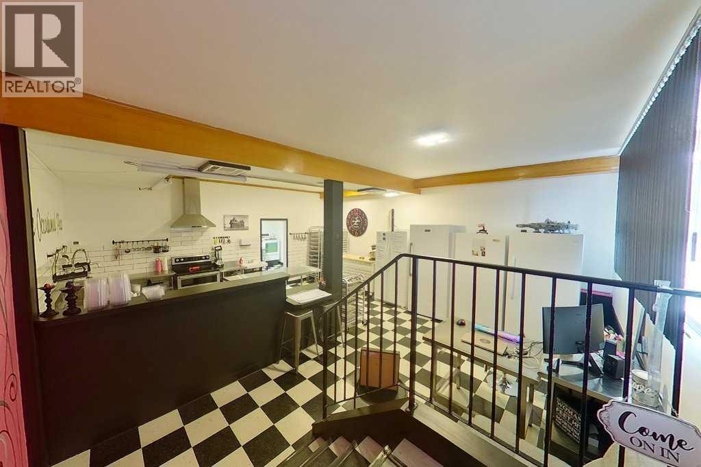 215 Broadway Avenue E Property Photo 8