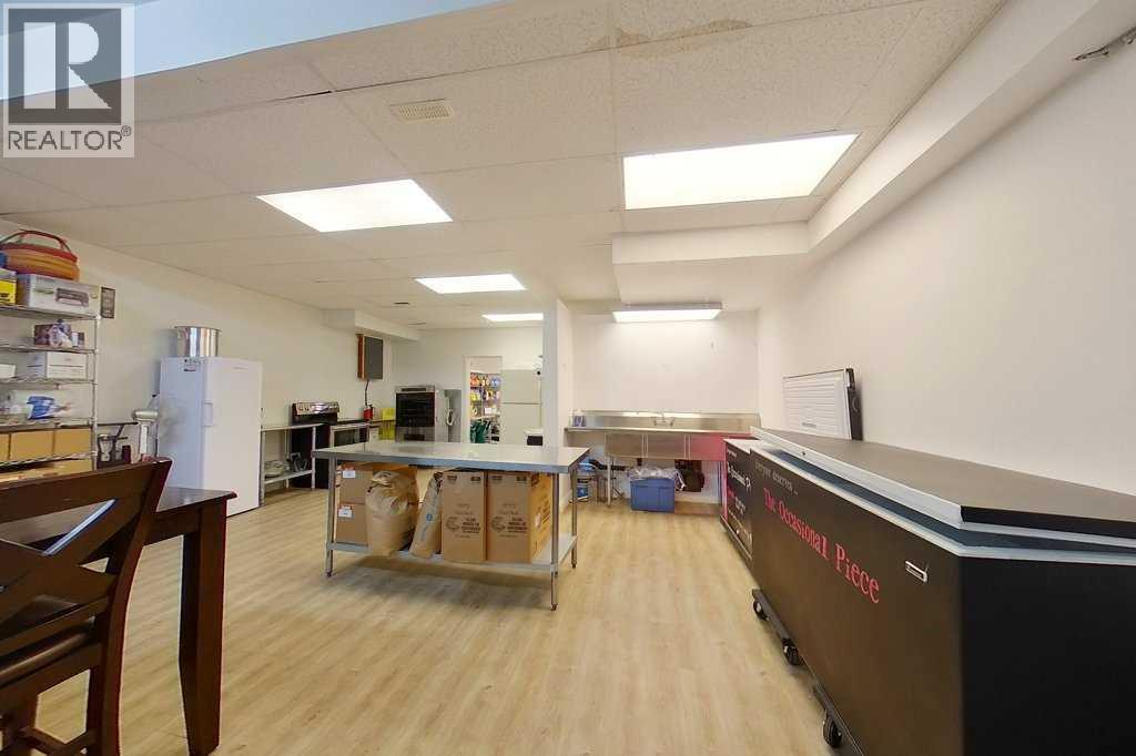 215 Broadway Avenue E Property Photo 9