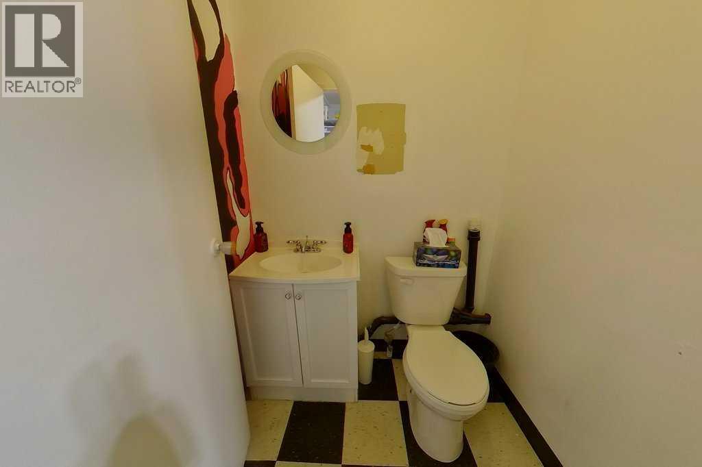 215 Broadway Avenue E Property Photo 10