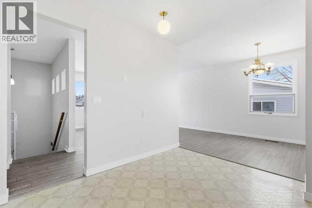32 Fonda Mews Se Property Photo 4