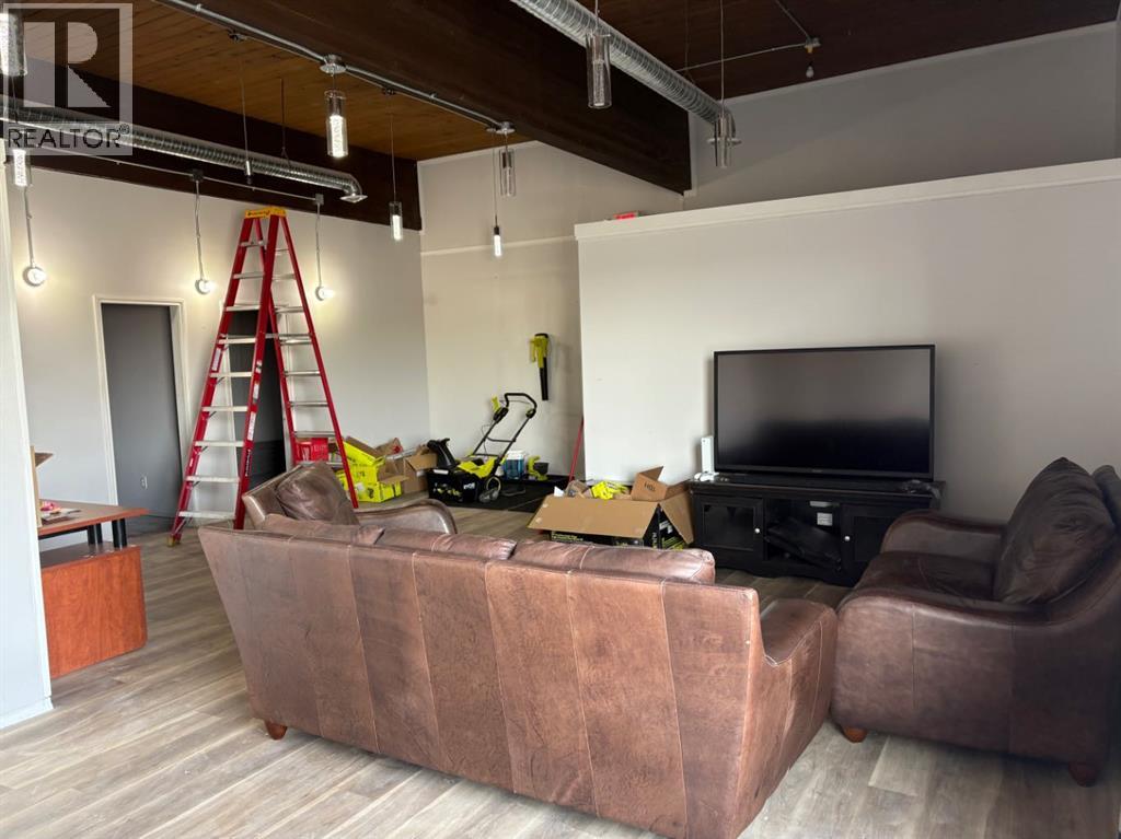 5203 51 Avenue Property Photo 3