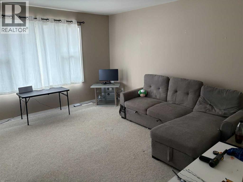 201 A&b First Street Property Photo 4