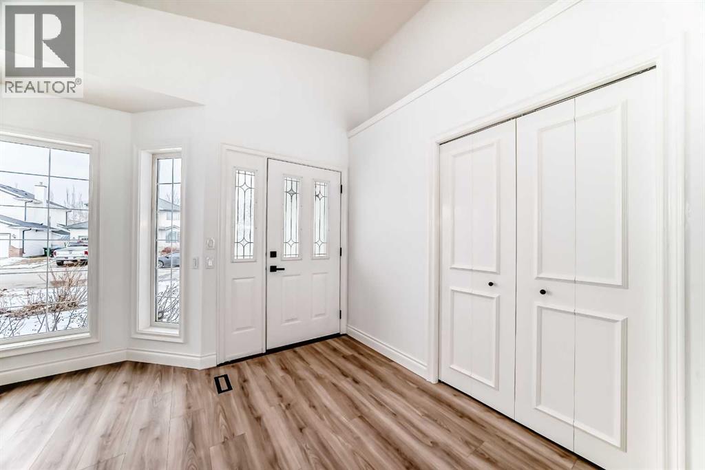 228 Woodside Crescent Nw Property Photo 3