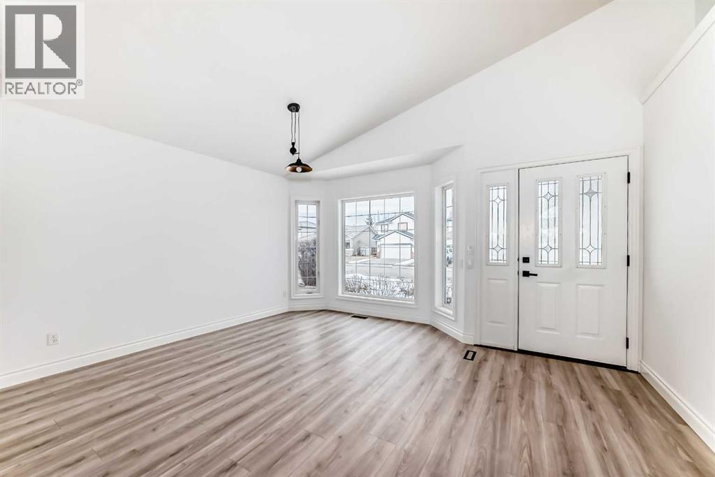 228 Woodside Crescent Nw Property Photo 4
