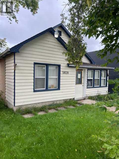 5028 51 Avenue Property Photo 1