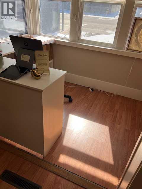 5028 51 Avenue Property Photo 3