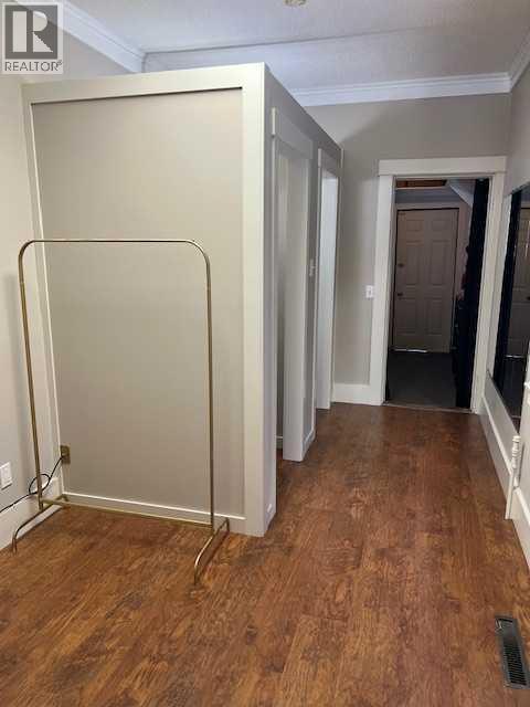 5028 51 Avenue Property Photo 4