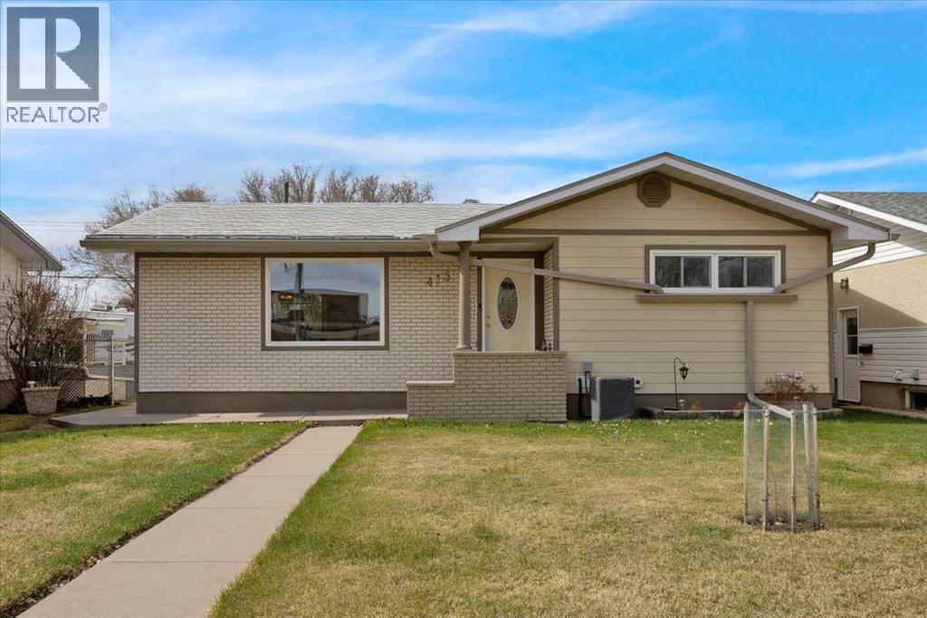 415 12 Street E Property Photo 2