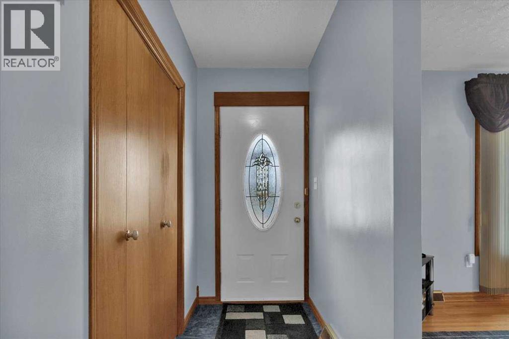 415 12 Street E Property Photo 4