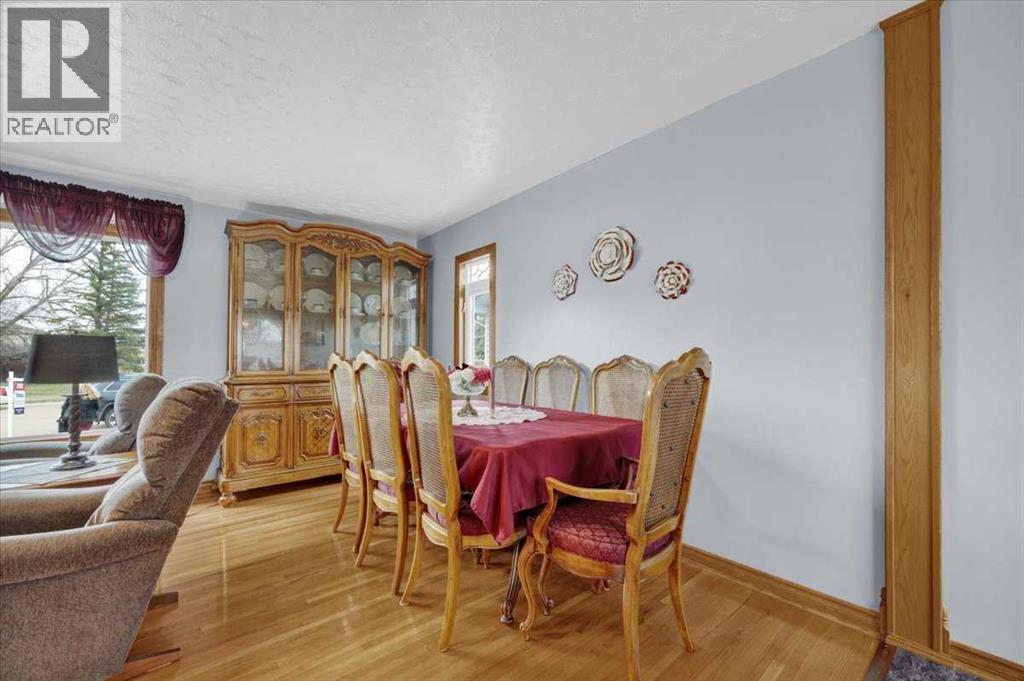 415 12 Street E Property Photo 8