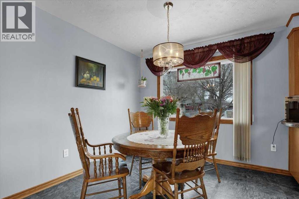 415 12 Street E Property Photo 9
